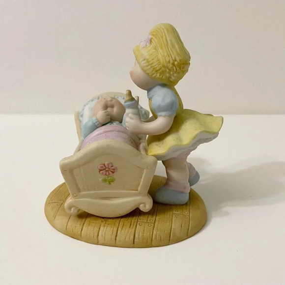 1984 Cabbage Patch Kids Porcelain Figurine Girl Feeding Baby in Cradle - Picture 5 of 16